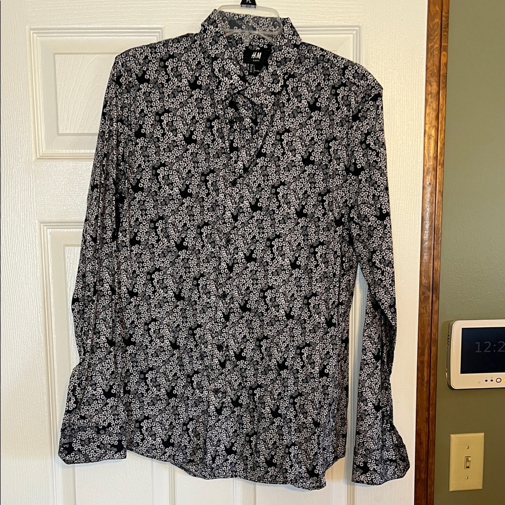 H&M Men’s Floral Long Button Down Shirt